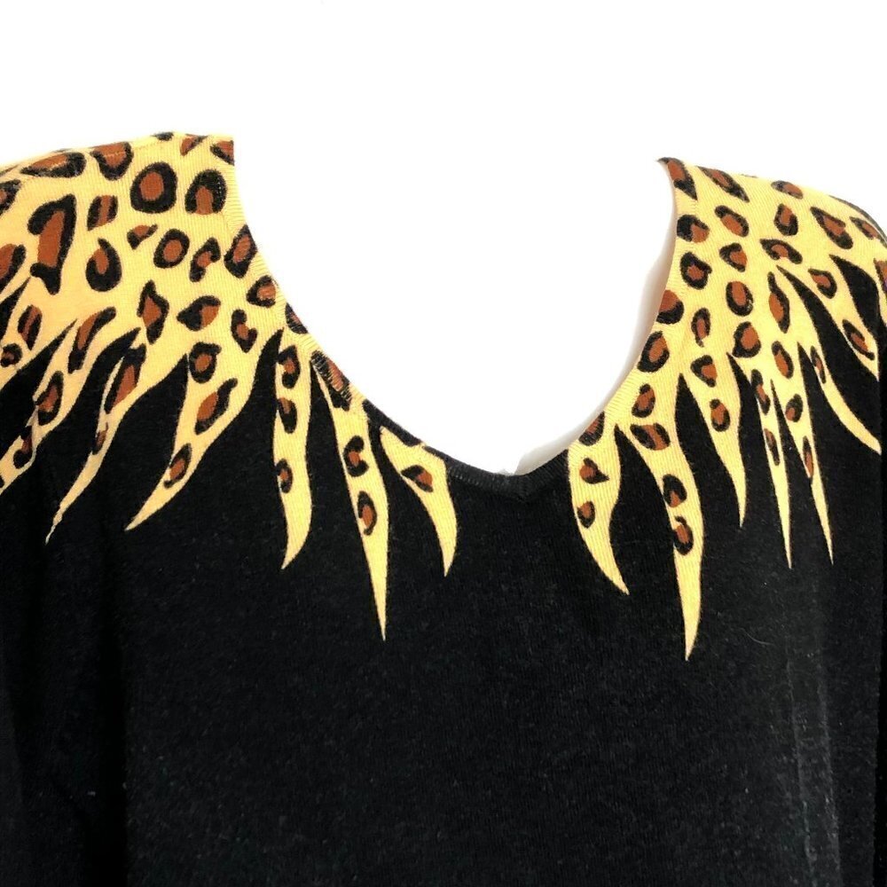 Leopard Sunburst Sweater V-Neck with Long Sleeves Very Dramatic - Picture 2 of 7